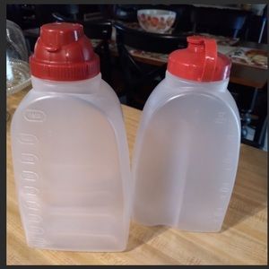 Quart liquid containers .